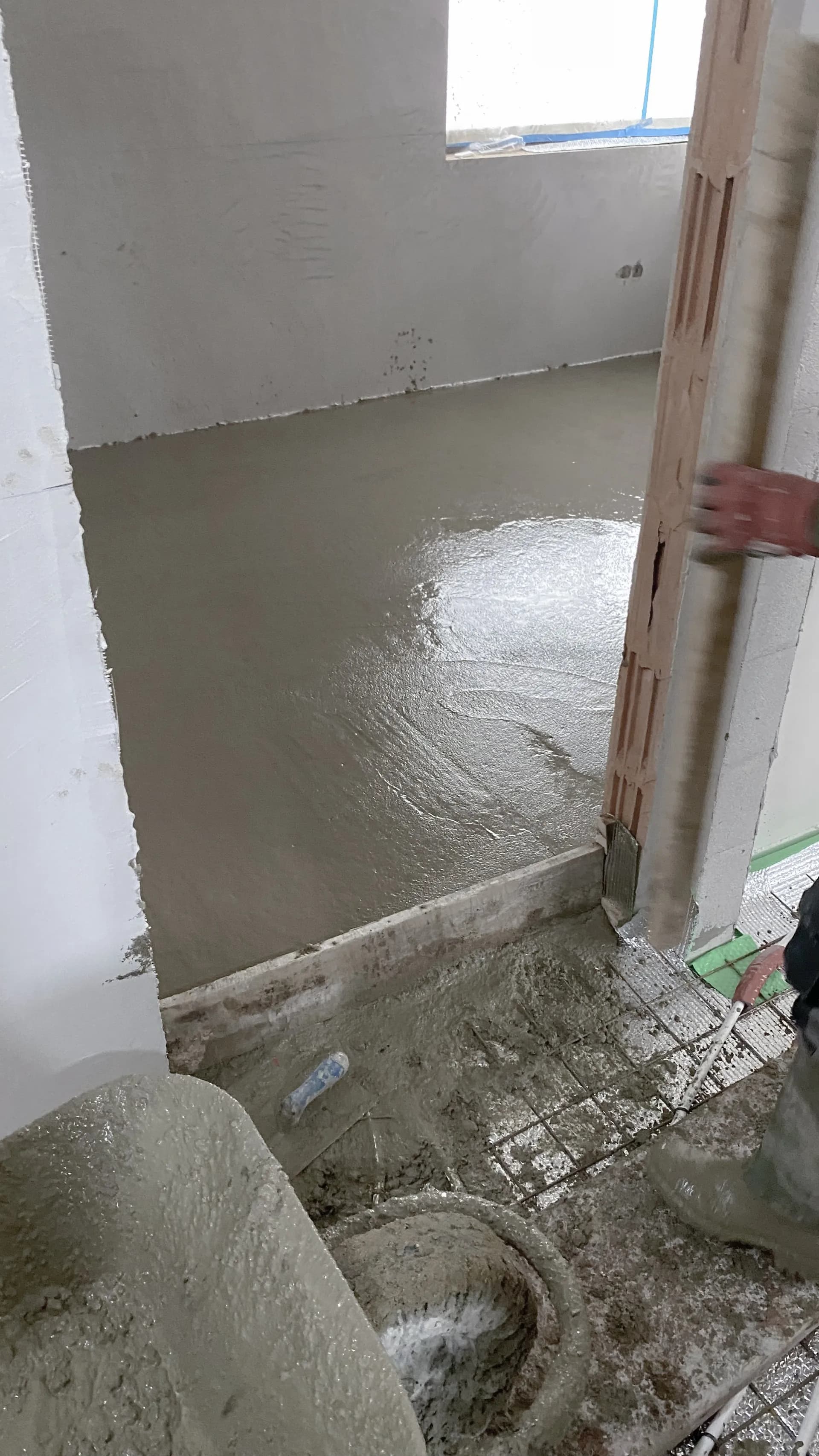 Esztrich betonozás — Vmarket Építészet